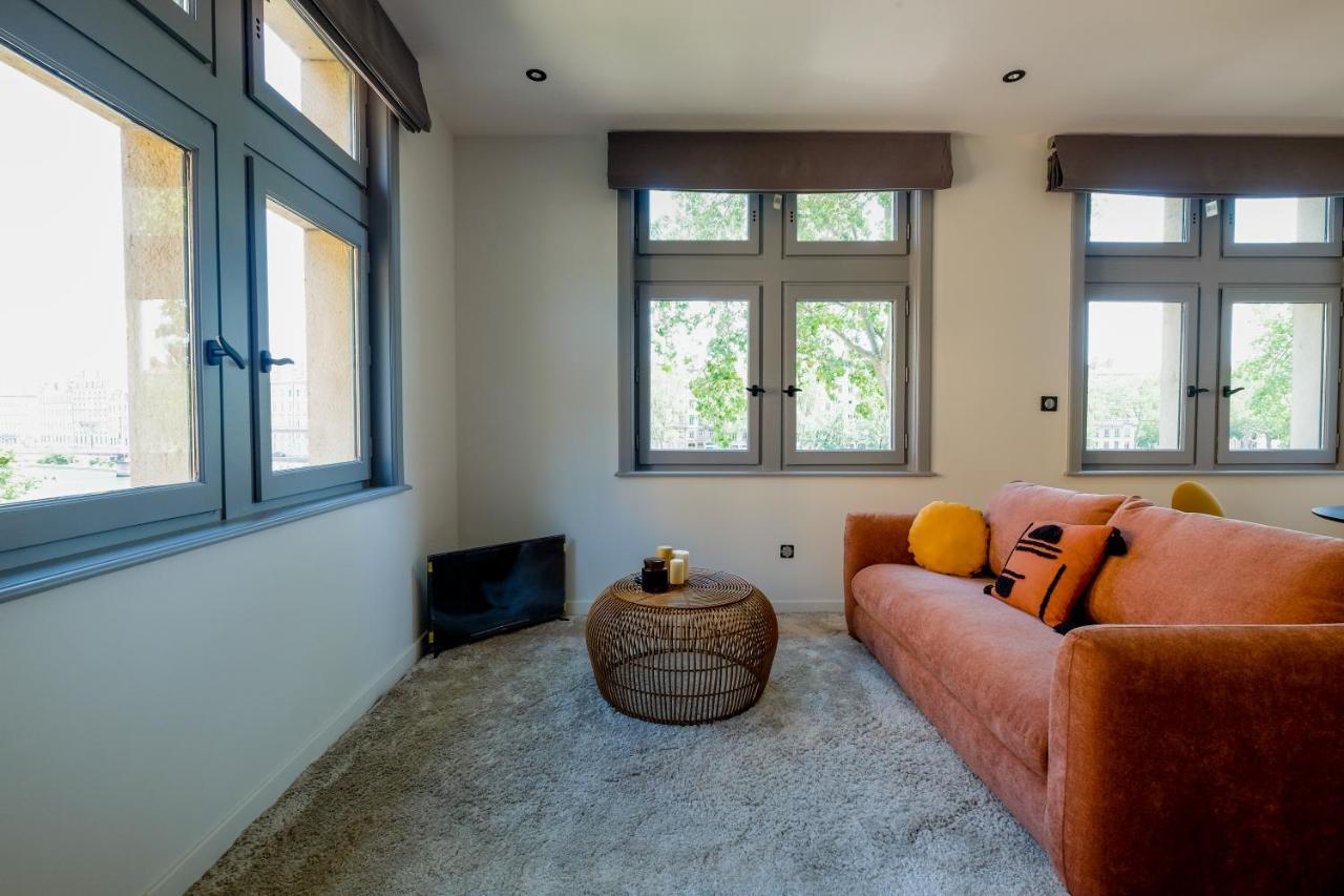 Honore Suite Vue Saone Lyon Bagian luar foto